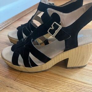 Dr. Scholl’s comfy cute black wedges